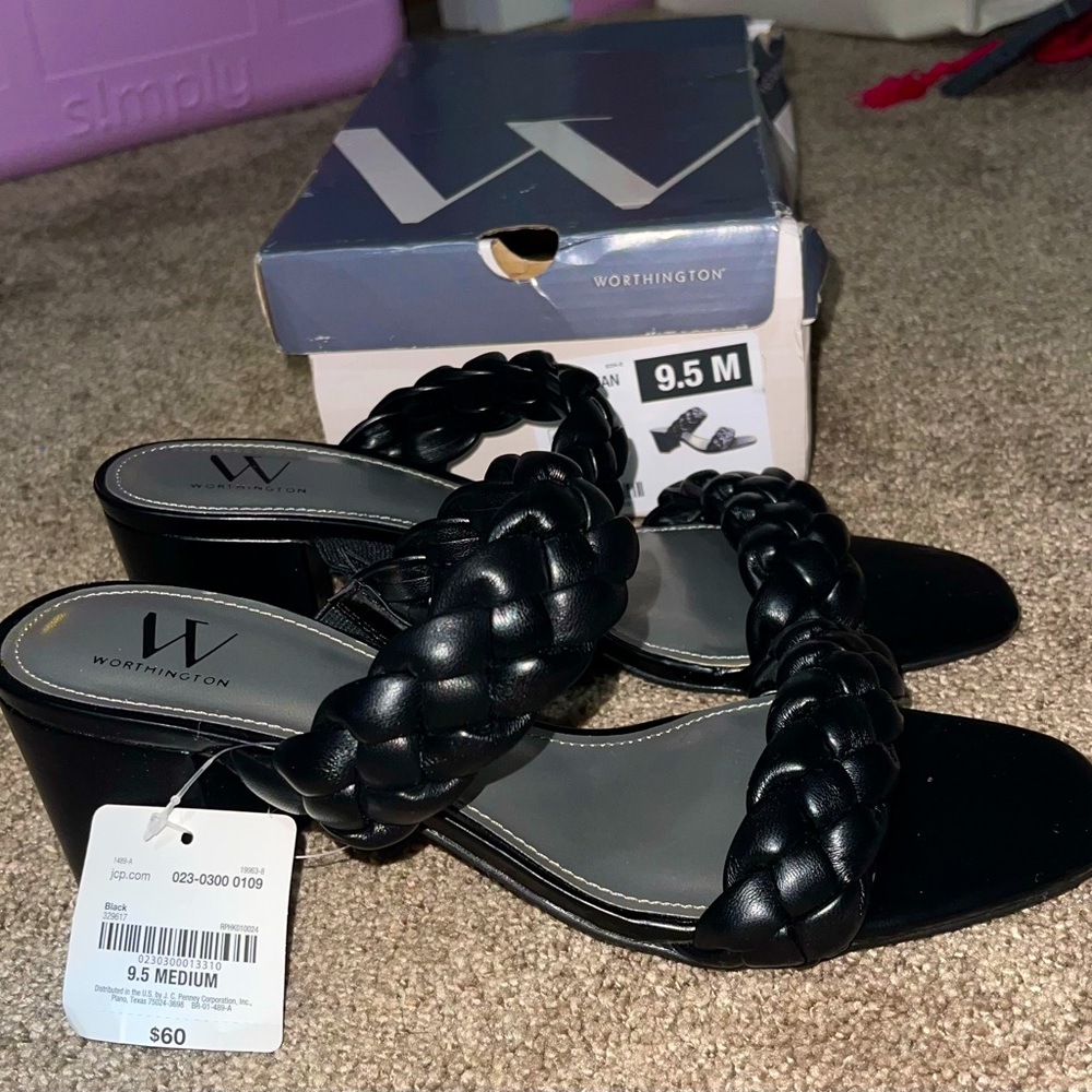 Brand new never worn black womens size 9.5 heels